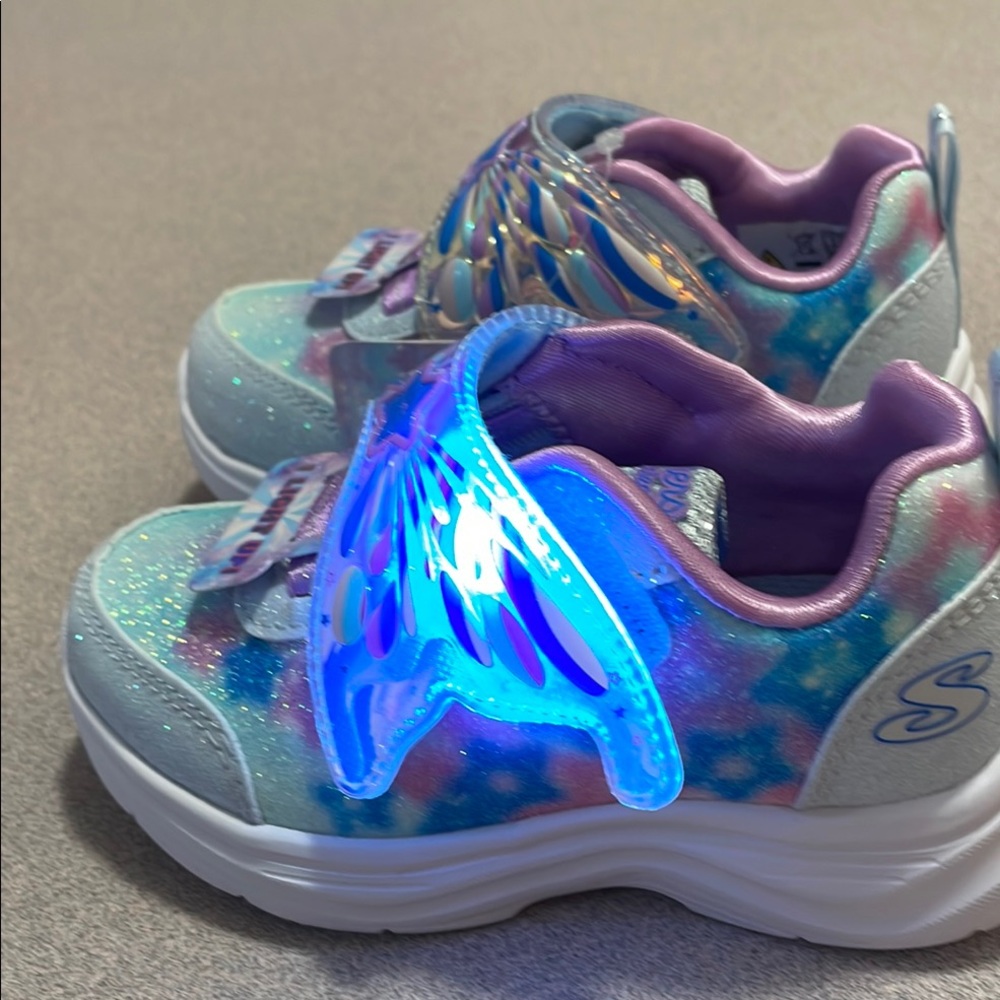 Skechers Toddler Girls Glimmer Kicks LIght Up Sneakers - Magical Wings NWT Size7